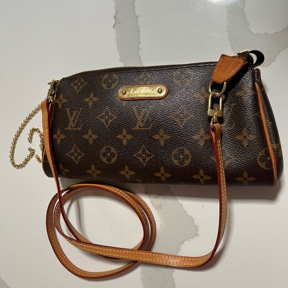 Authentic Louis Vuitton Monogram Crossbody Bag with Gold Chain
Eva Clutch